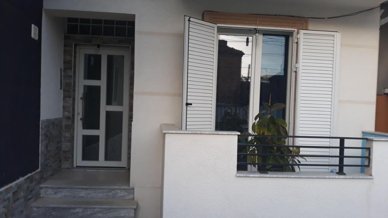 Odise'S Suite Korce Exterior foto